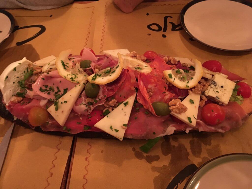 aperitivo bruschetta