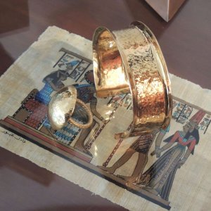 bracelet en or style égyptien