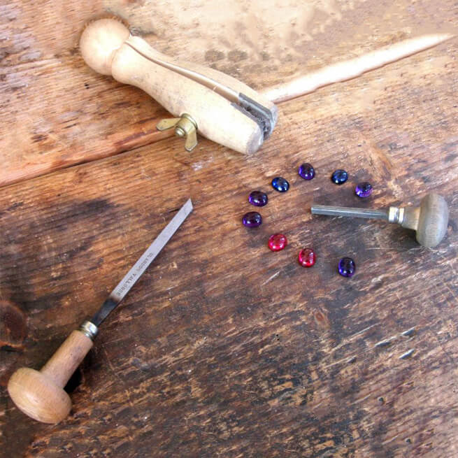 incrustation pierres bijou