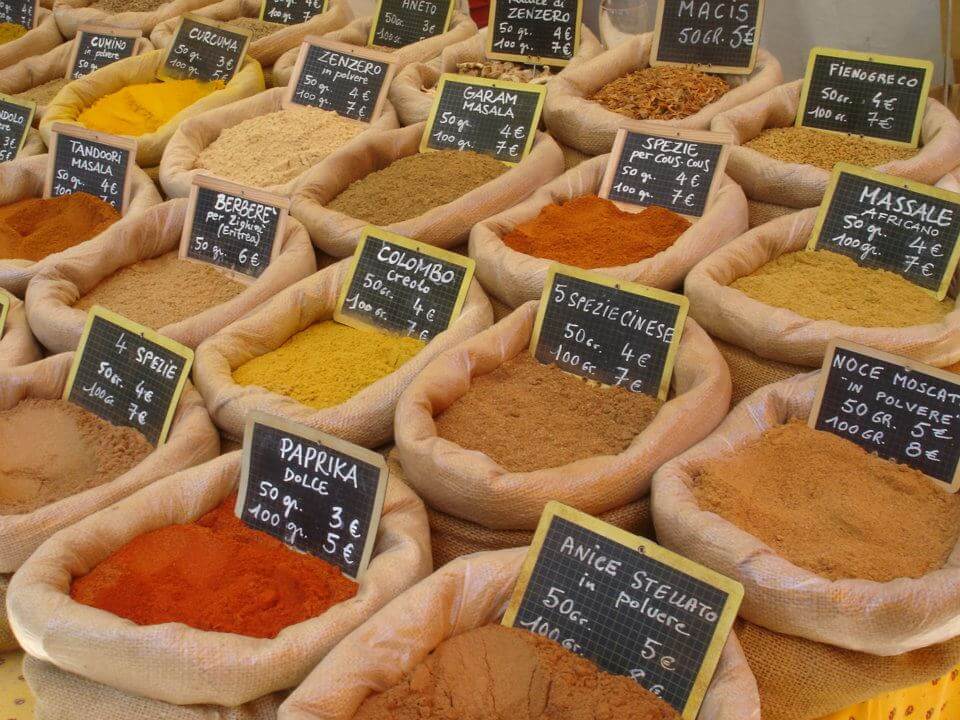 négocier en italien